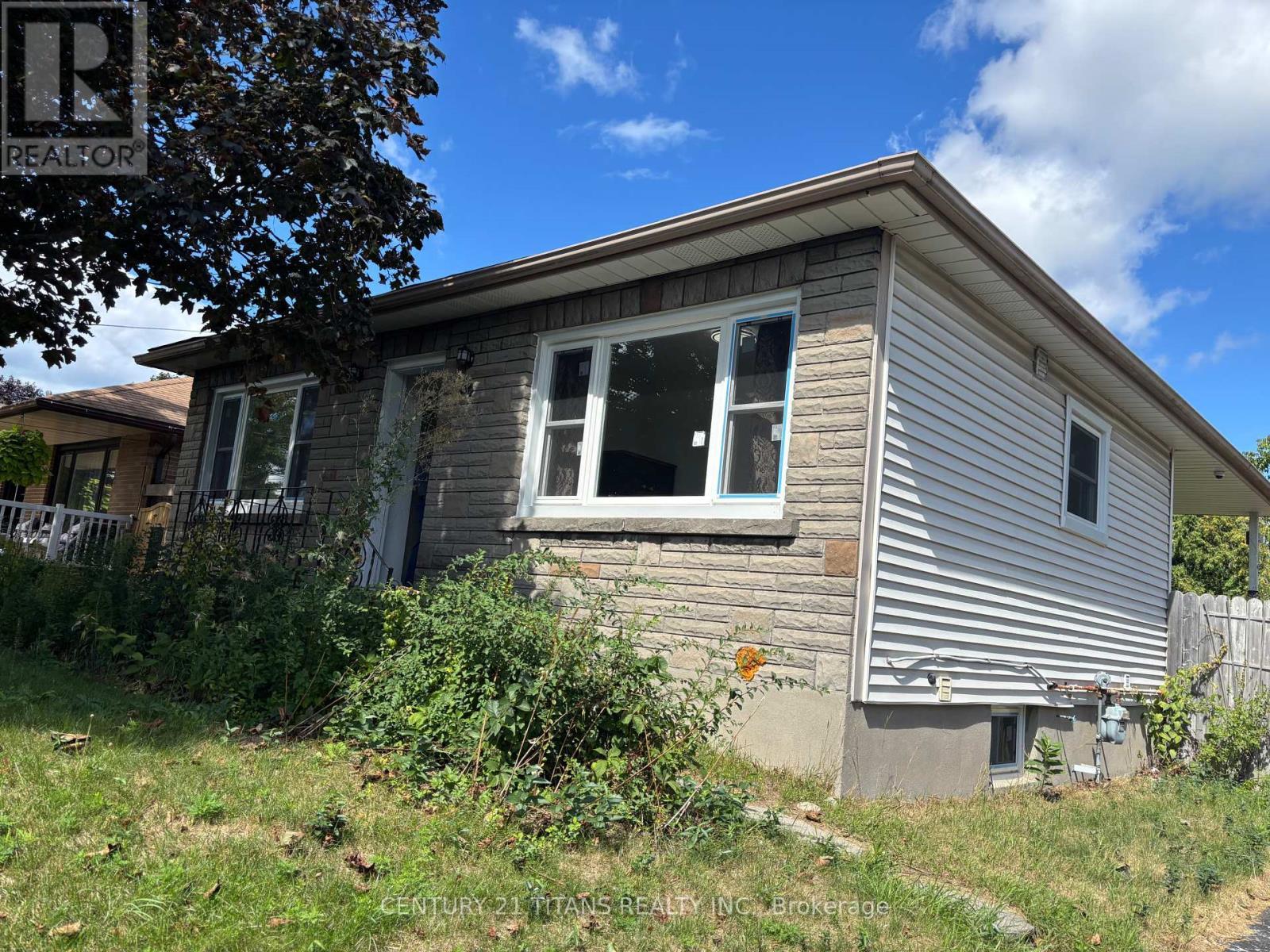 Bsmt - 94 Taunton Road W, Oshawa, ON - Outdoor