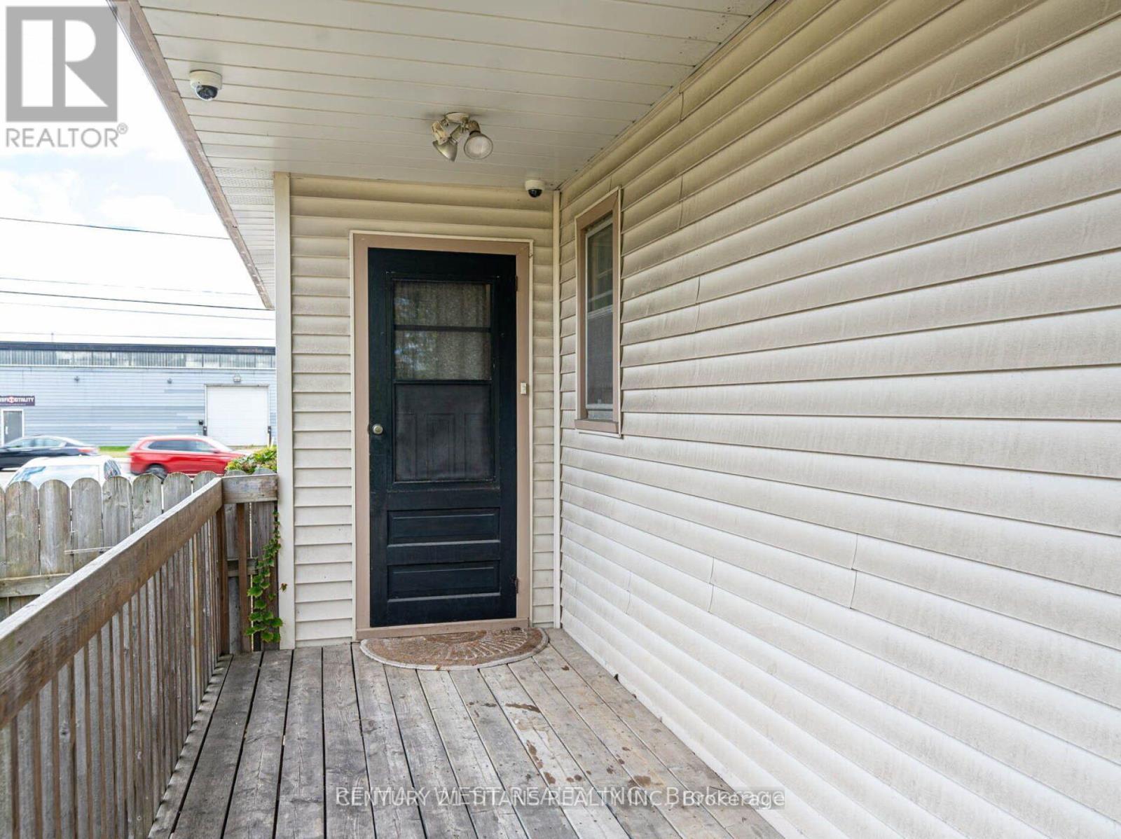 Bsmt - 94 Taunton Road W, Oshawa, ON - Outdoor With Exterior