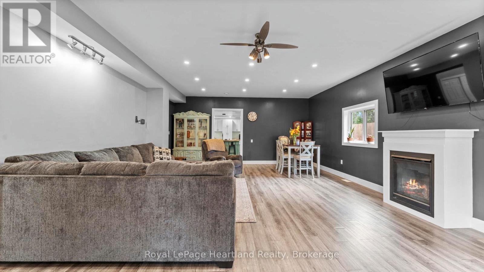 422 Willoughby Street, Huron-Kinloss (Lucknow), ON - Indoor Photo Showing Living Room With Fireplace