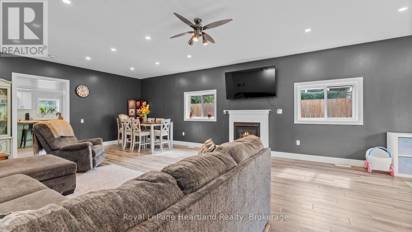 422 Willoughby Street, Huron-Kinloss (Lucknow), ON - Indoor Photo Showing Living Room With Fireplace