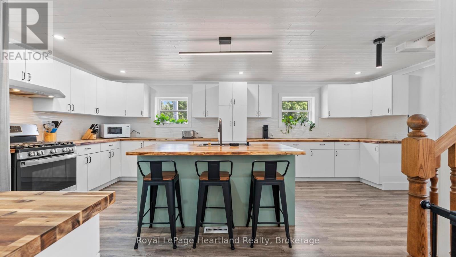 422 Willoughby Street, Huron-Kinloss (Lucknow), ON - Indoor Photo Showing Kitchen