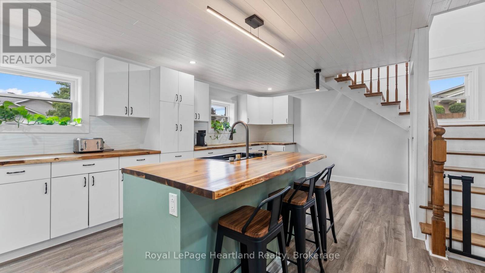 422 Willoughby Street, Huron-Kinloss (Lucknow), ON - Indoor Photo Showing Kitchen