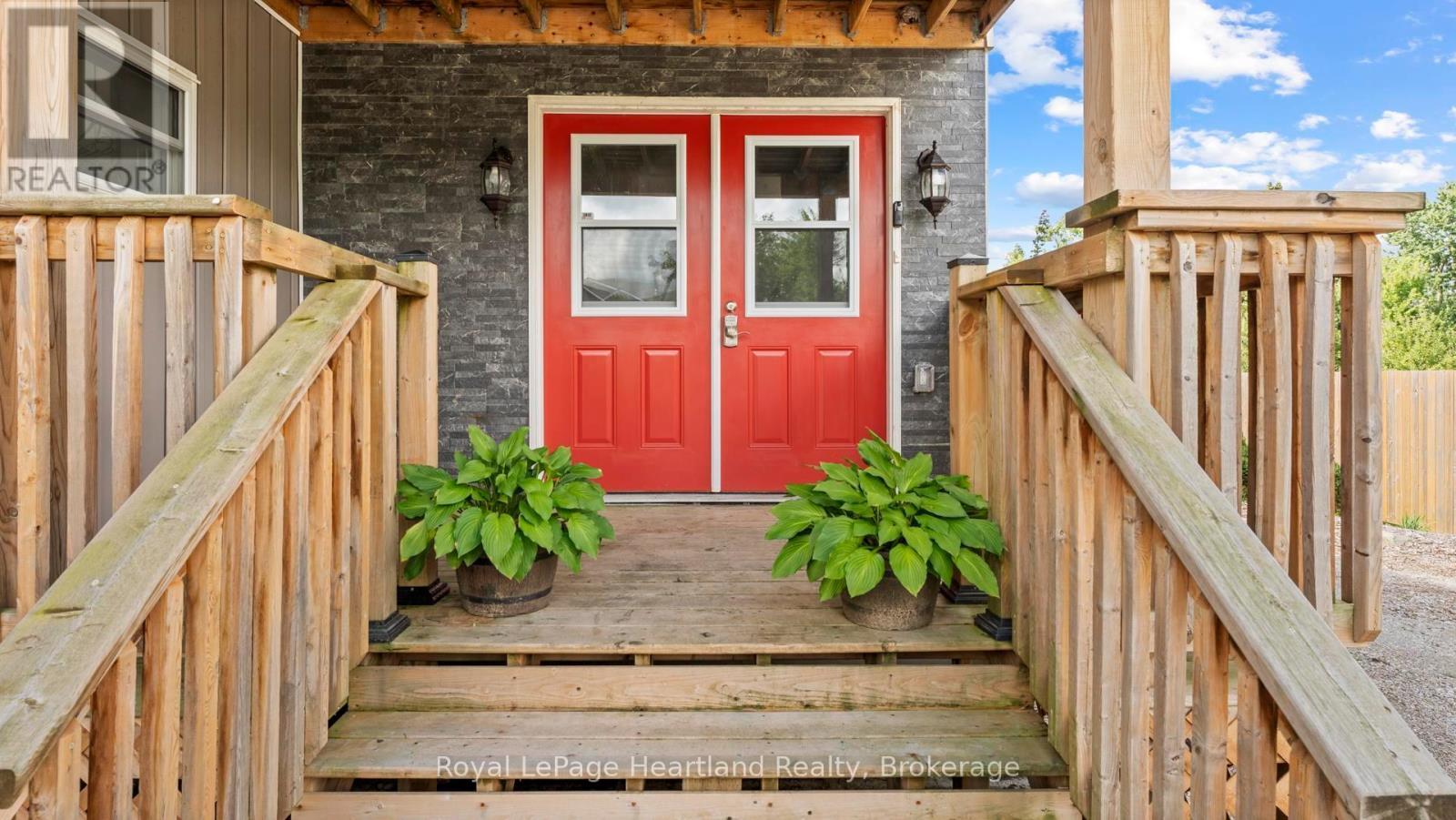 422 Willoughby Street, Huron-Kinloss (Lucknow), ON - With Exterior