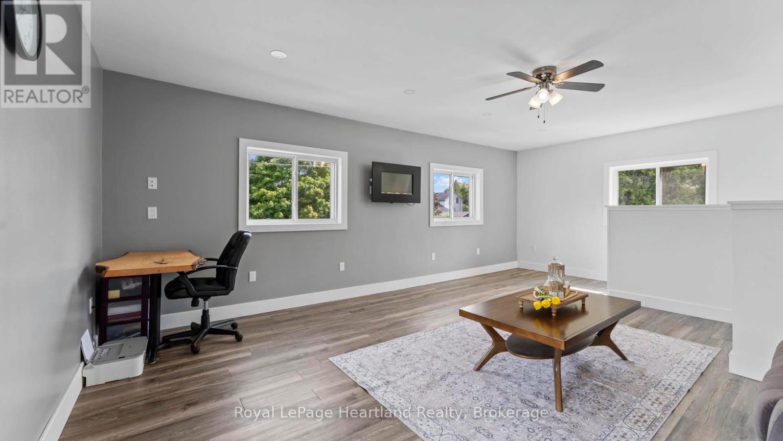 422 Willoughby Street, Huron-Kinloss (Lucknow), ON - Indoor Photo Showing Living Room