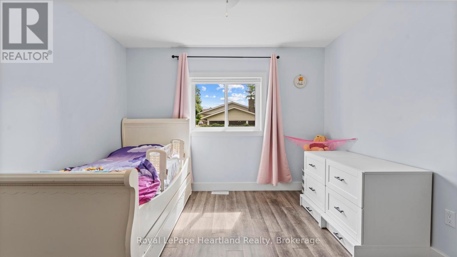 422 Willoughby Street, Huron-Kinloss (Lucknow), ON - Indoor Photo Showing Bedroom
