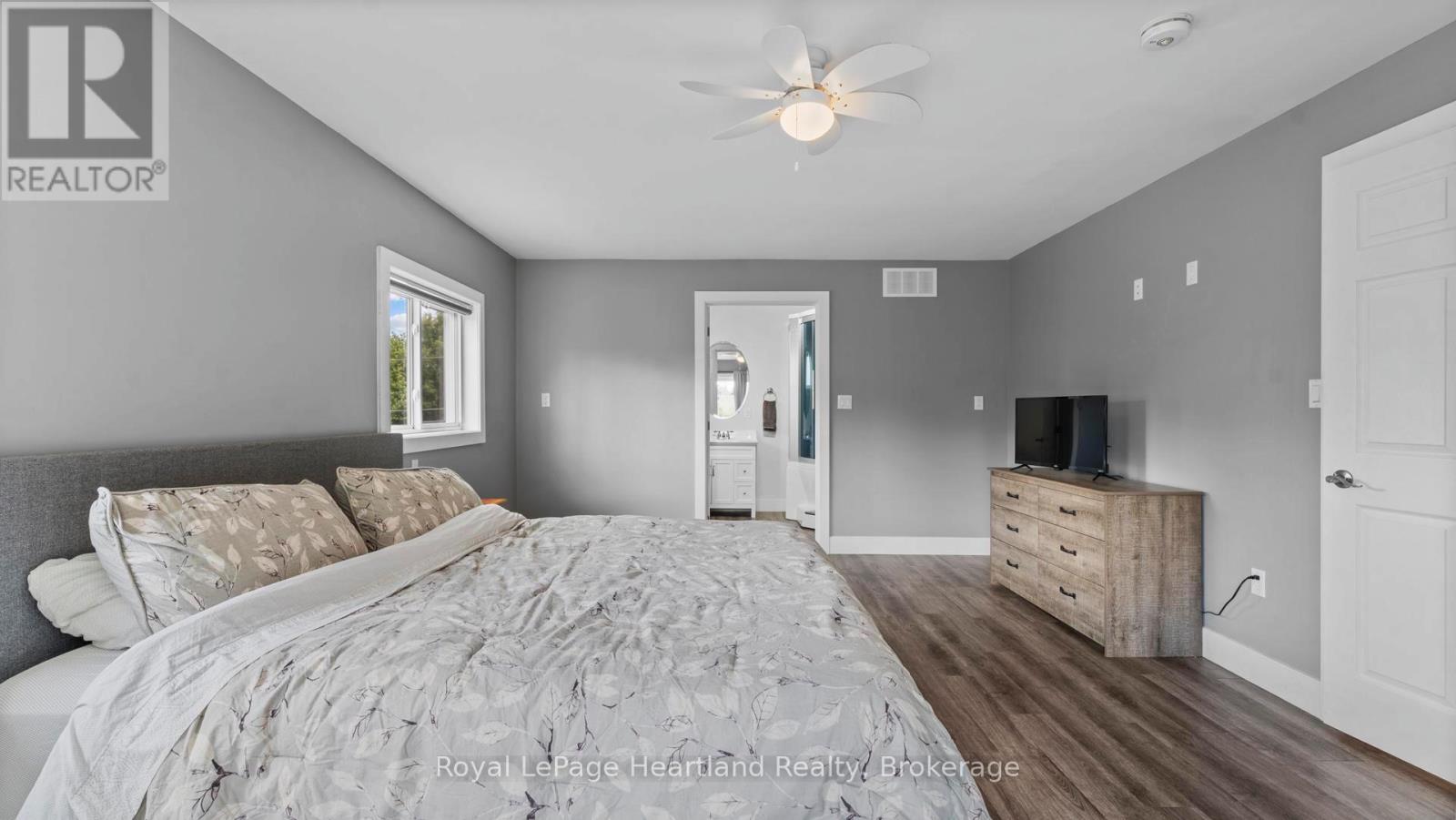 422 Willoughby Street, Huron-Kinloss (Lucknow), ON - Indoor Photo Showing Bedroom