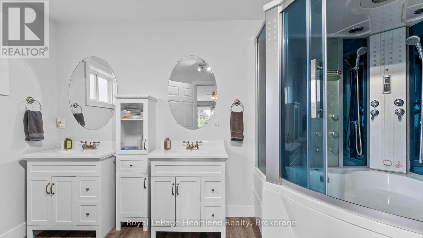 422 Willoughby Street, Huron-Kinloss (Lucknow), ON - Indoor Photo Showing Bathroom