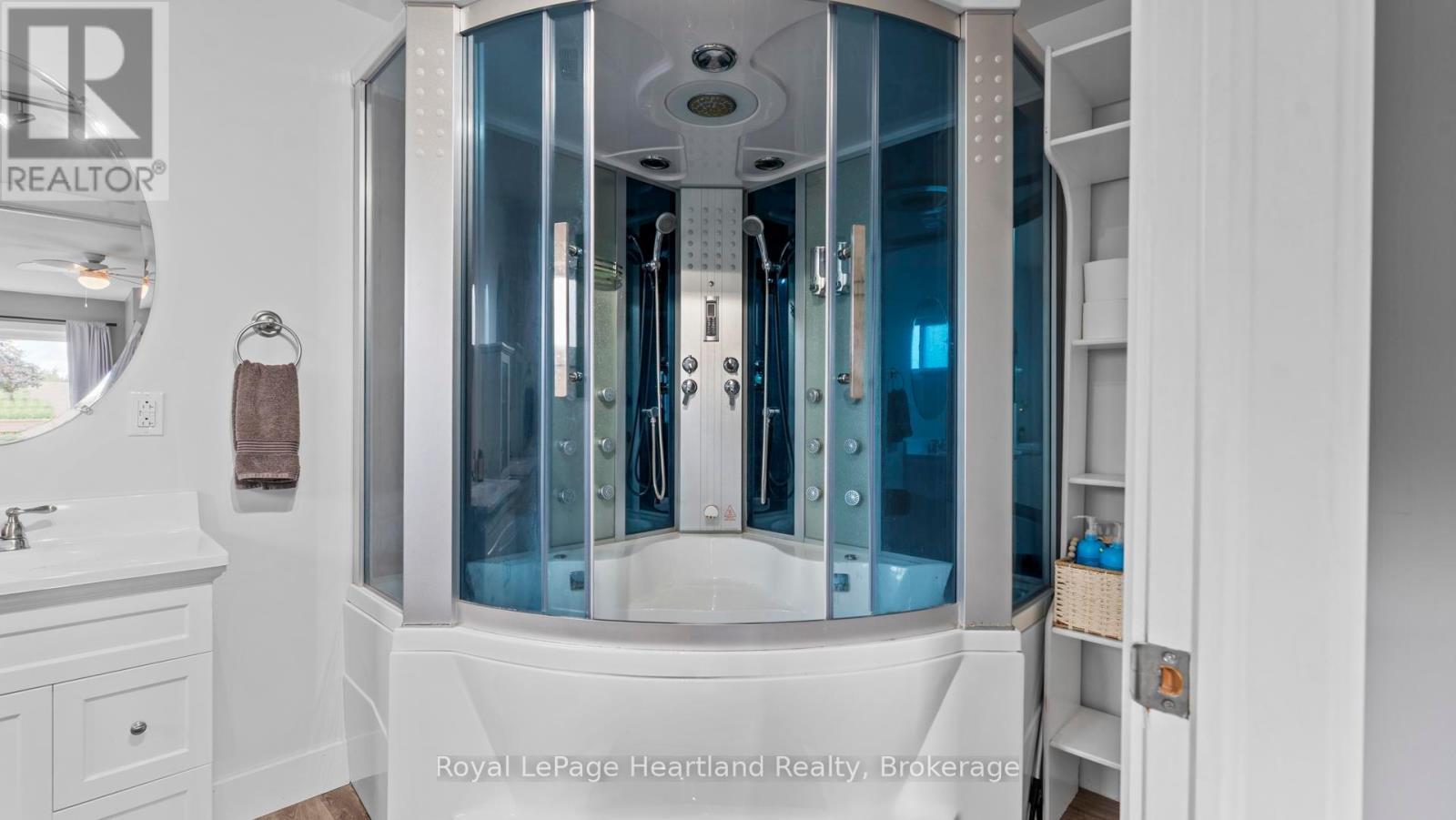 422 Willoughby Street, Huron-Kinloss (Lucknow), ON - Indoor Photo Showing Bathroom