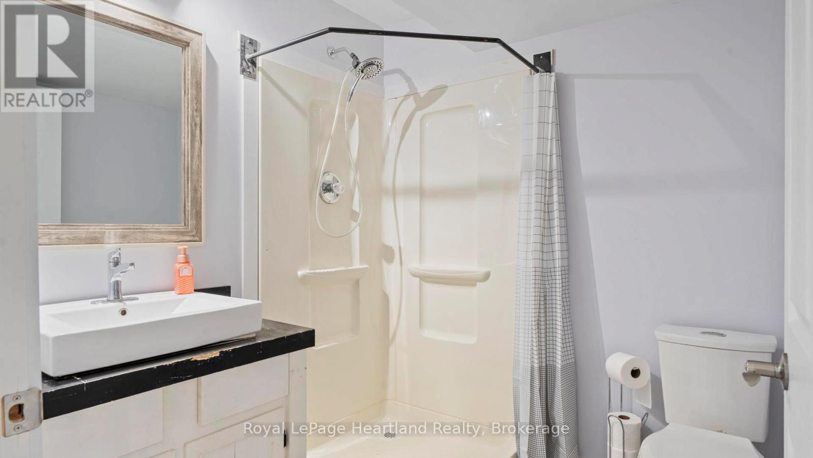 422 Willoughby Street, Huron-Kinloss (Lucknow), ON - Indoor Photo Showing Bathroom