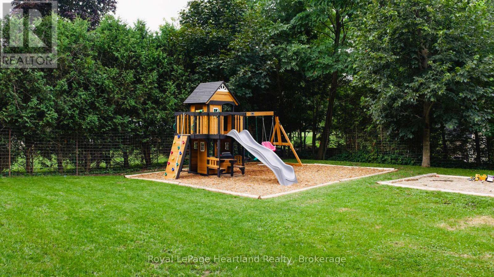 422 Willoughby Street, Huron-Kinloss (Lucknow), ON - Outdoor With Backyard