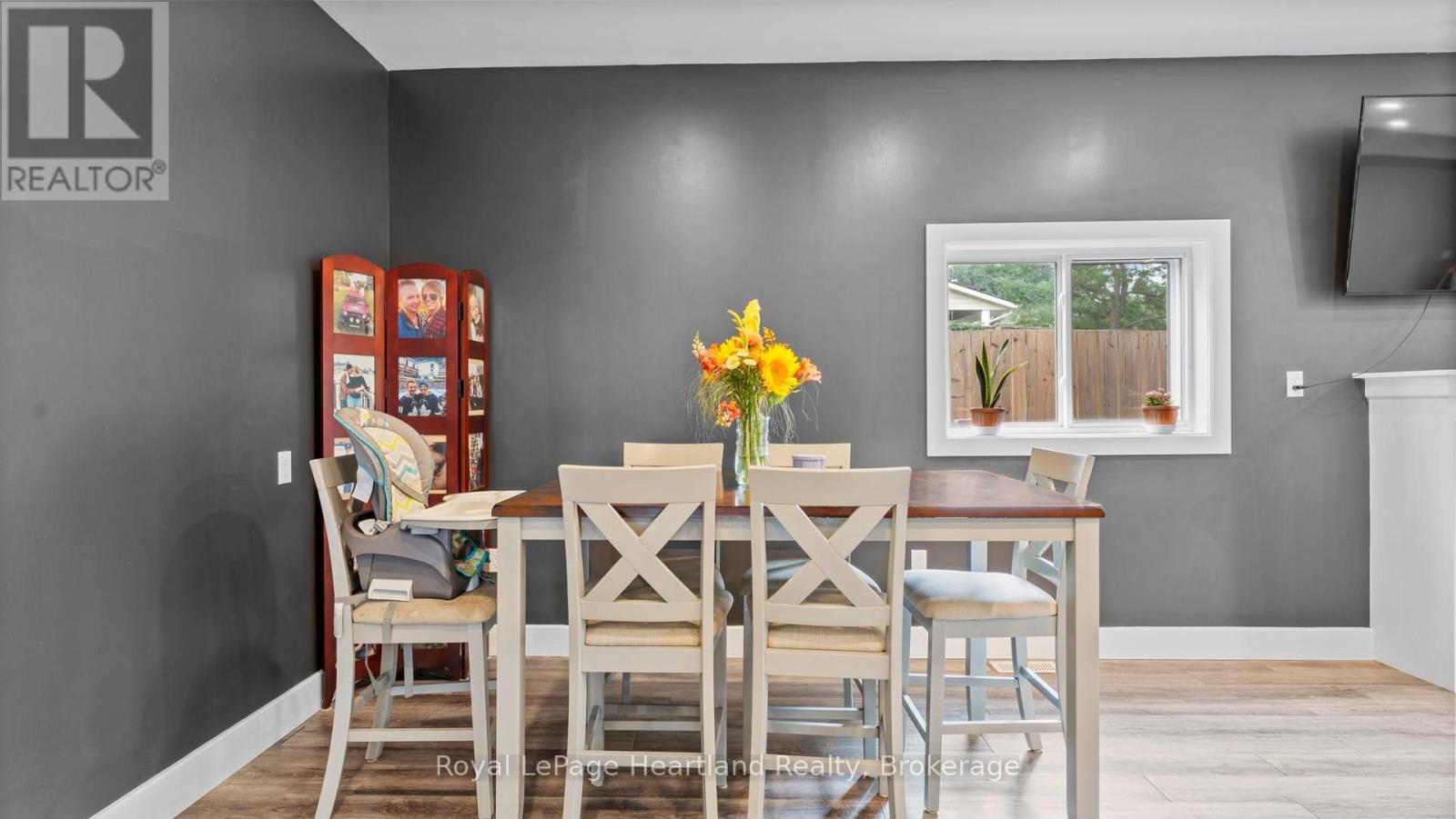 422 Willoughby Street, Huron-Kinloss (Lucknow), ON - Indoor Photo Showing Dining Room
