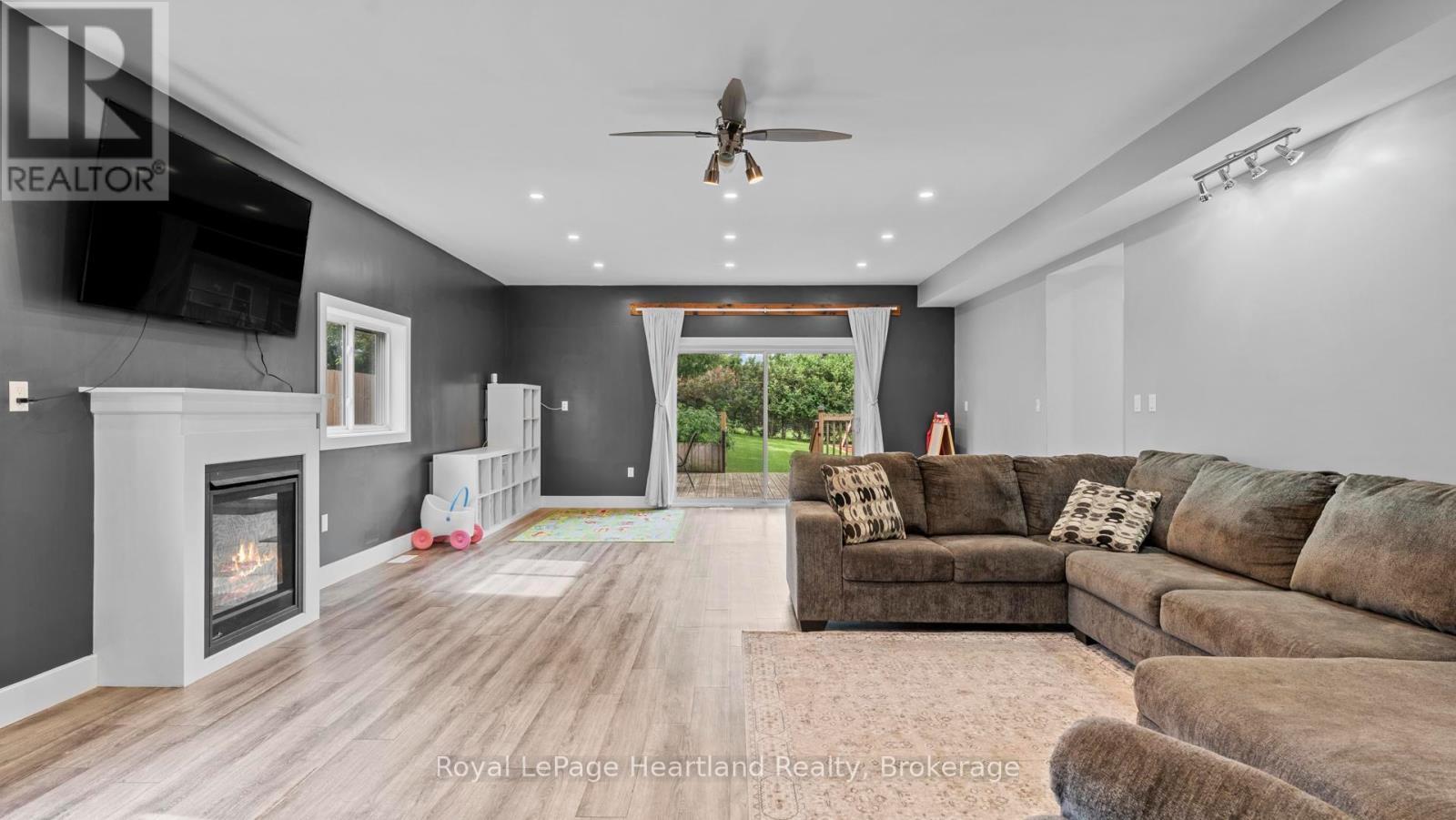 422 Willoughby Street, Huron-Kinloss (Lucknow), ON - Indoor Photo Showing Living Room With Fireplace