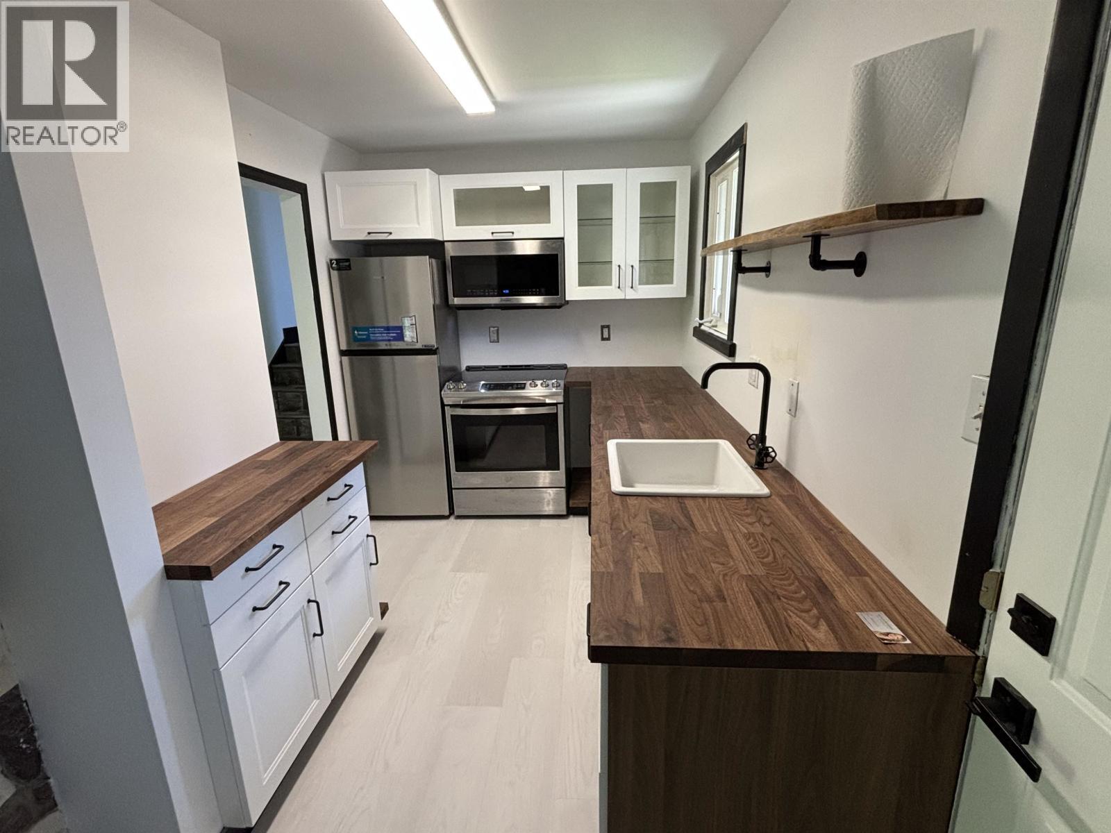 85 Wren Street, Kitimat, BC - Indoor Photo Showing Kitchen