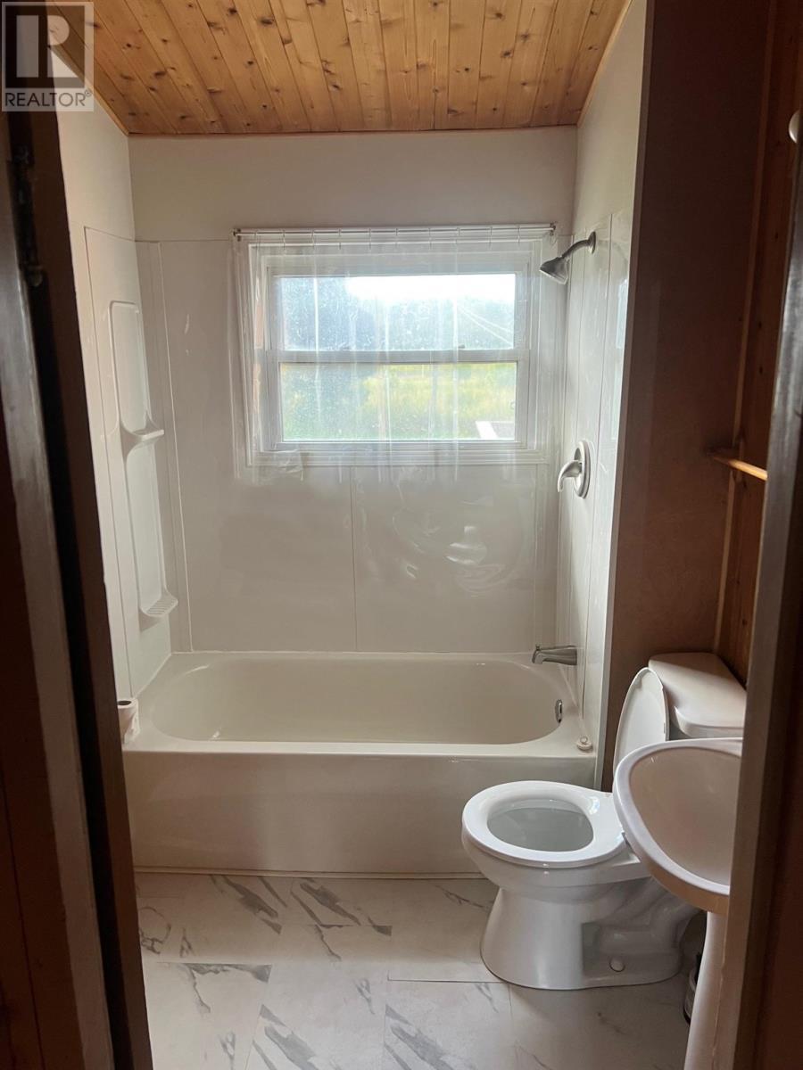 4576 Highway 17, Spragge, ON - Indoor Photo Showing Bathroom