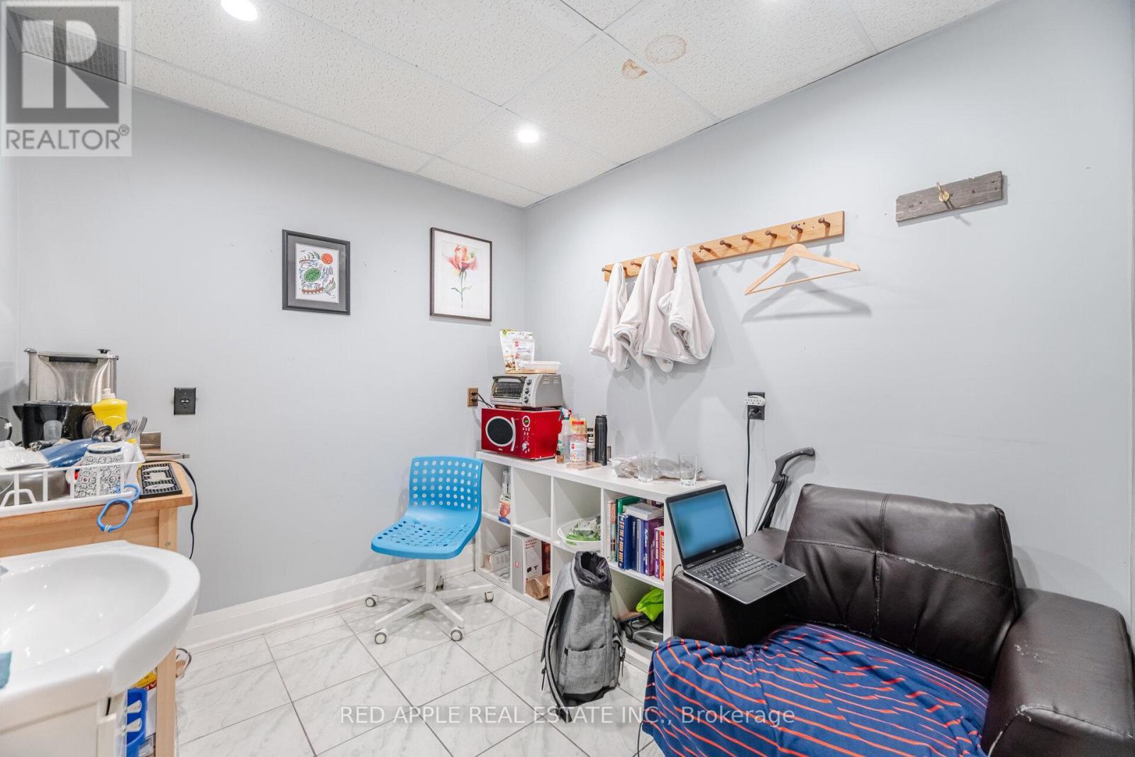 799 Bloor Street W, Toronto, ON