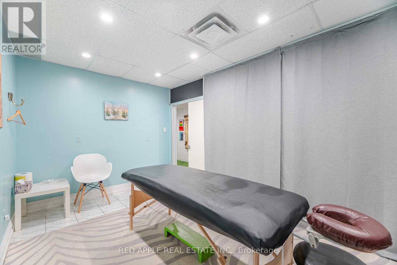 799 Bloor Street W, Toronto, ON