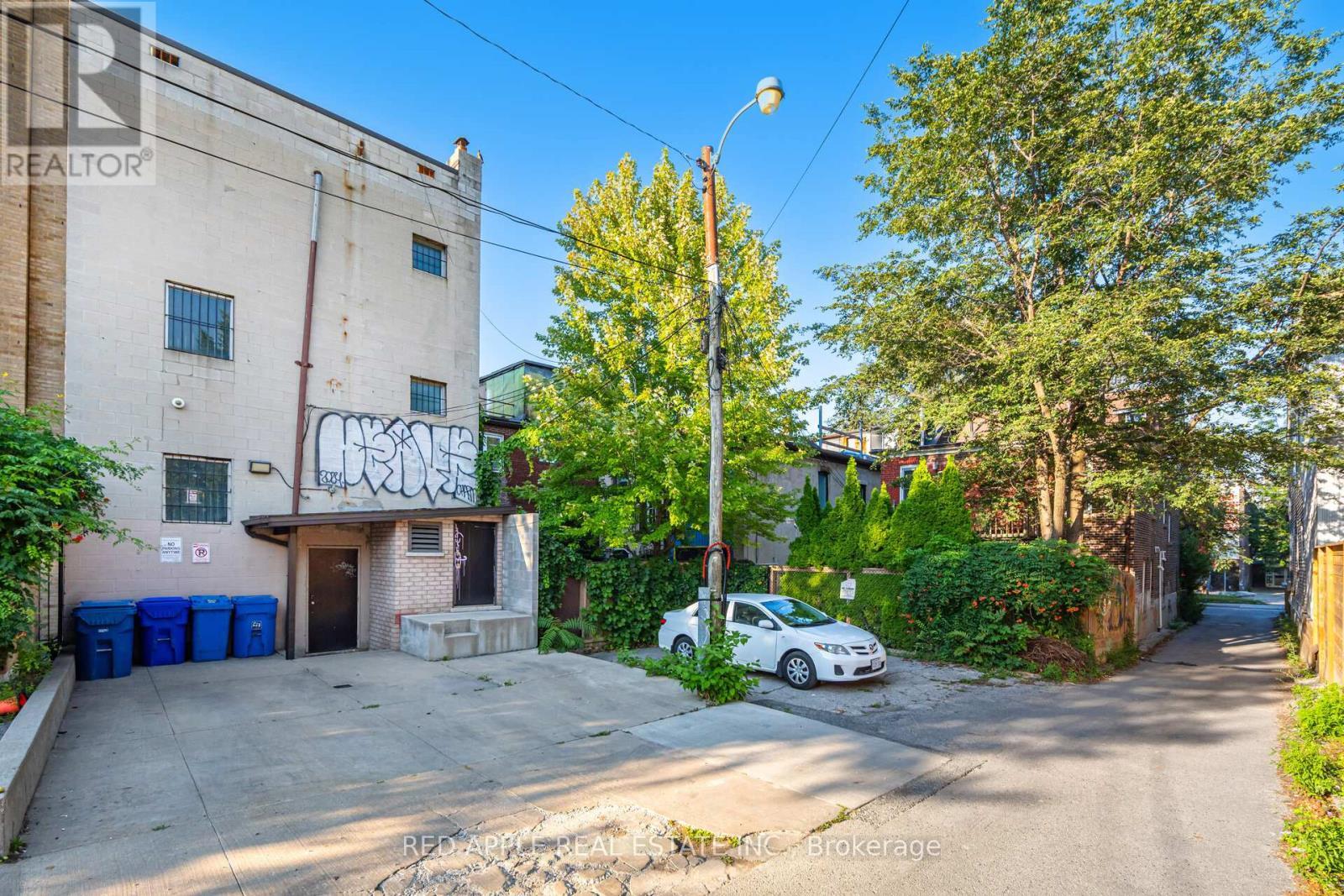 799 Bloor Street W, Toronto, ON