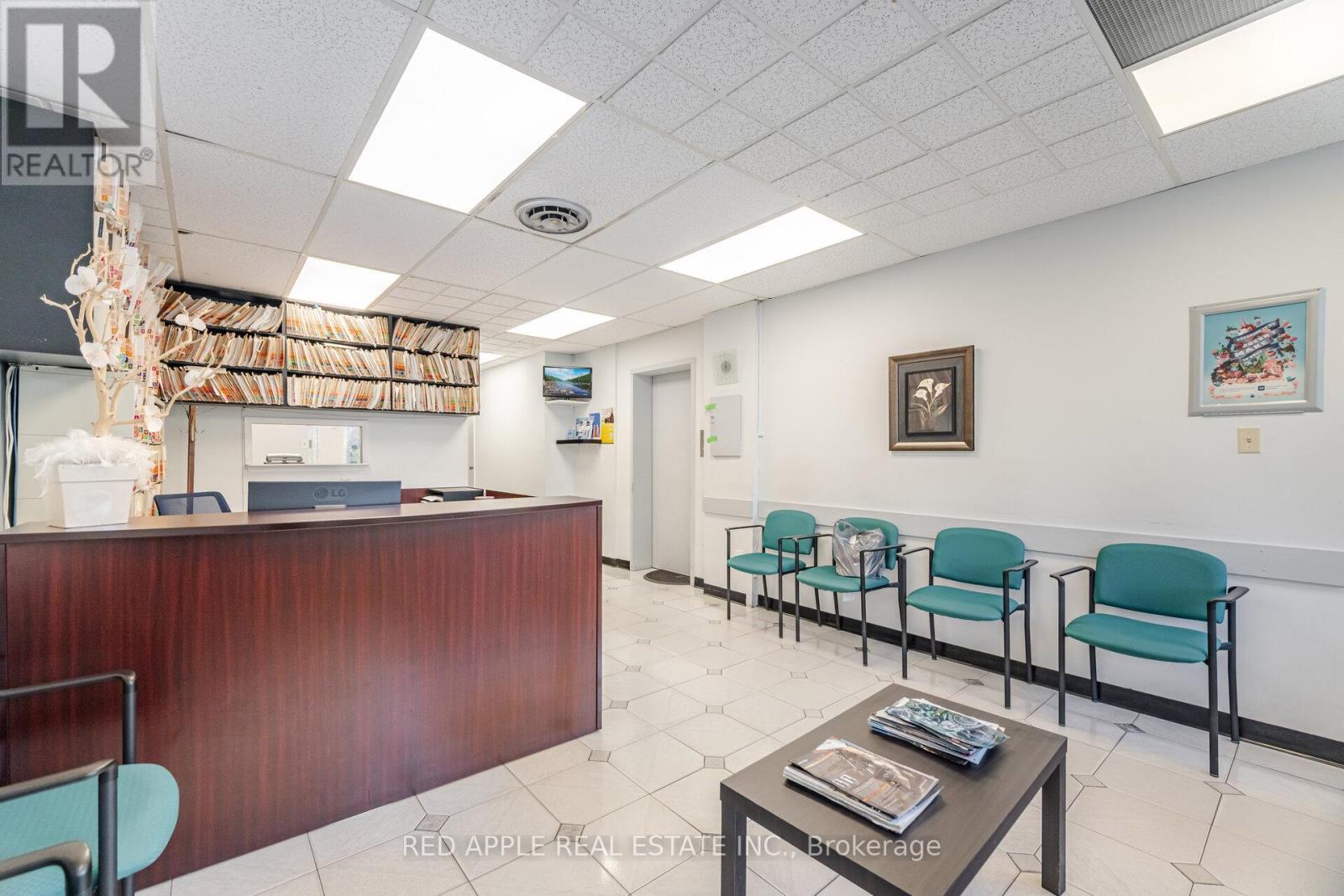 799 Bloor Street W, Toronto, ON