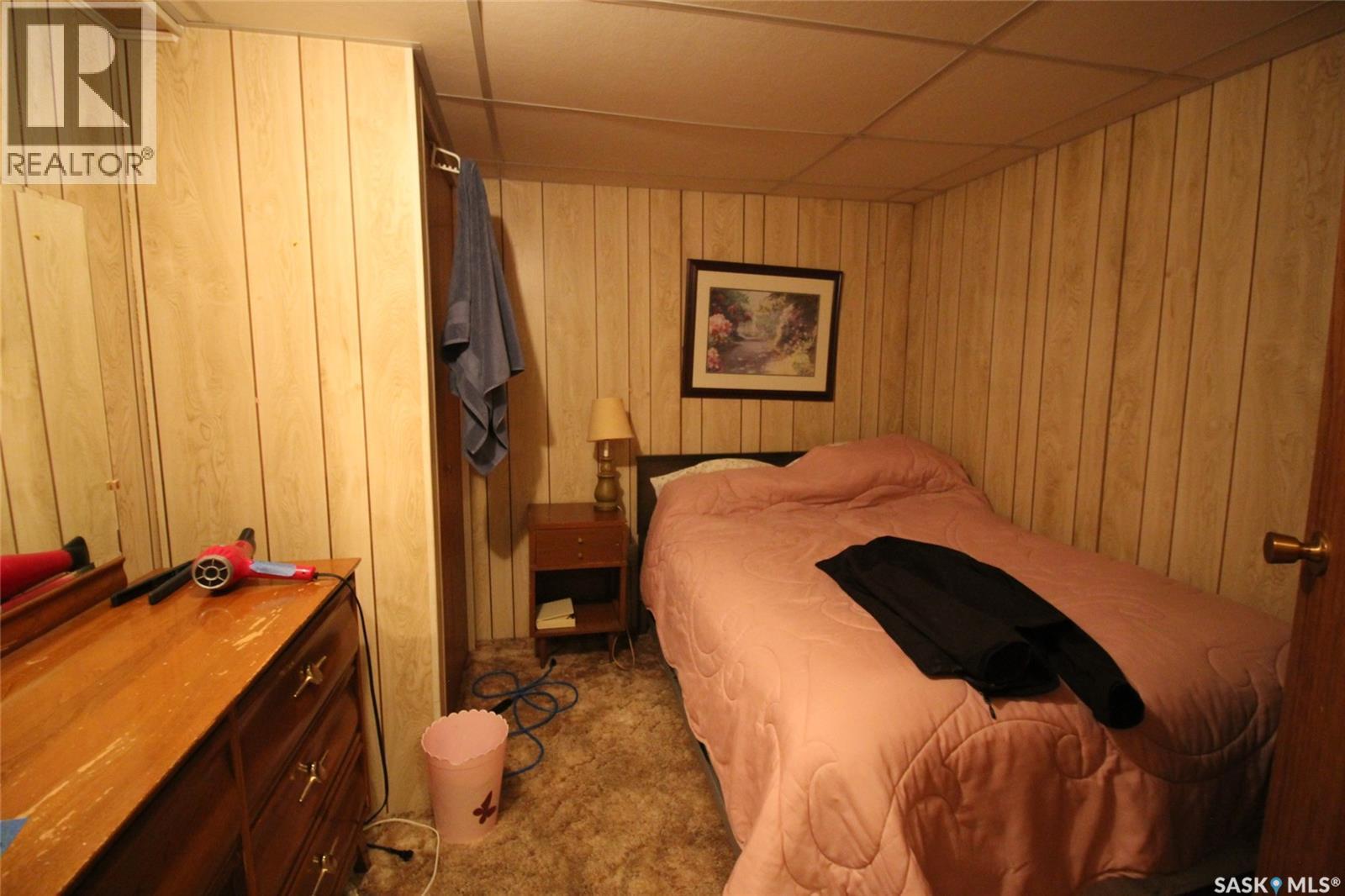 614 Front Street, Eastend, SK - Indoor Photo Showing Bedroom
