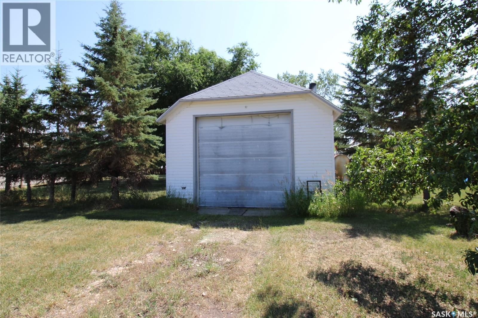 614 Front Street, Eastend, SK - Outdoor
