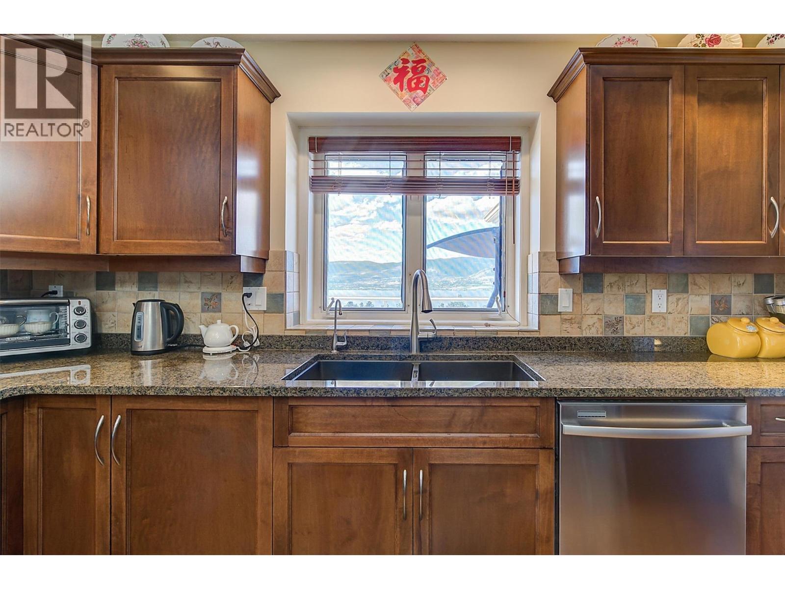 343 Stellar Drive, Kelowna, BC - Indoor Photo Showing Kitchen With Double Sink