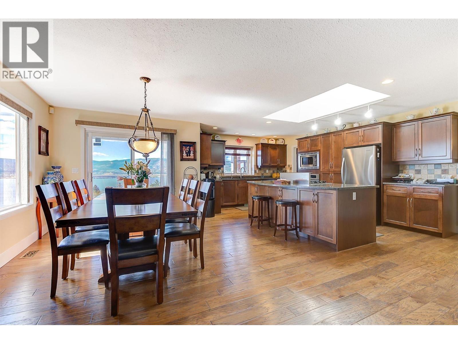 343 Stellar Drive, Kelowna, BC - Indoor Photo Showing Other Room