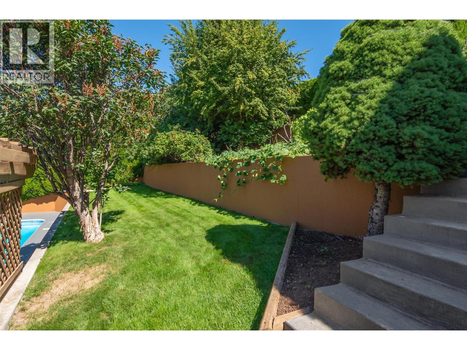 343 Stellar Drive, Kelowna, BC - Outdoor