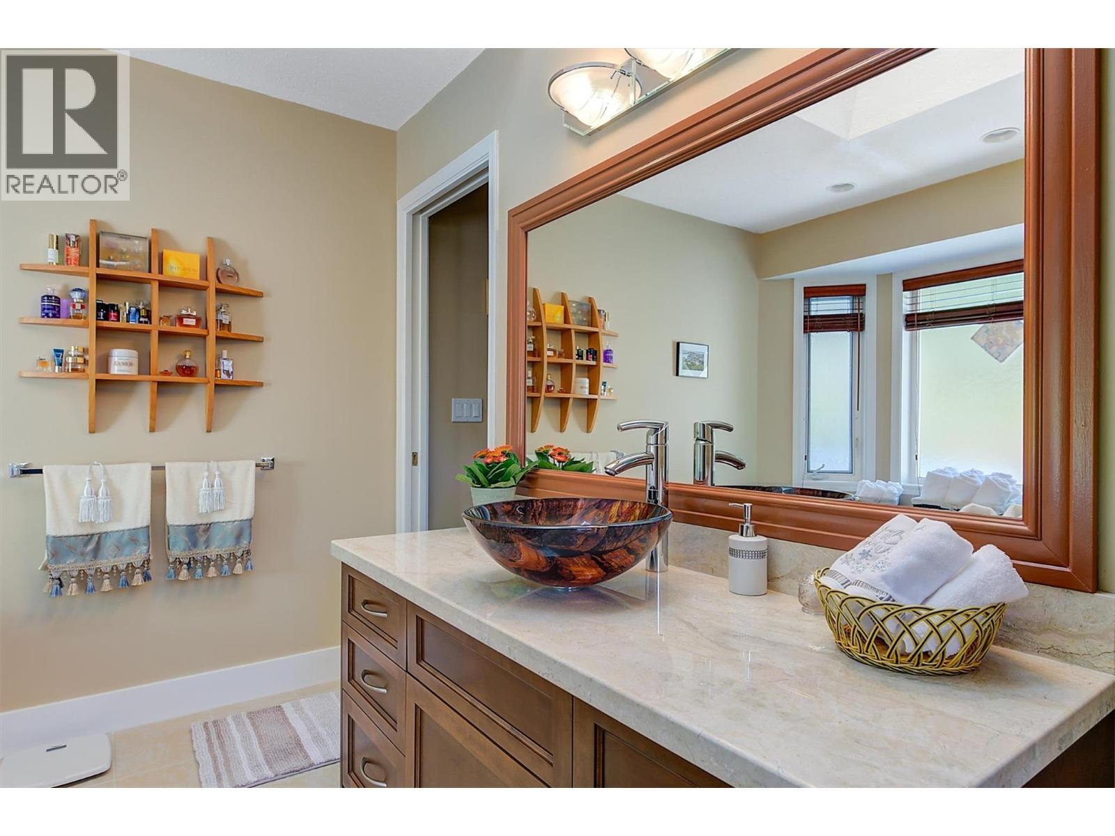 343 Stellar Drive, Kelowna, BC - Indoor