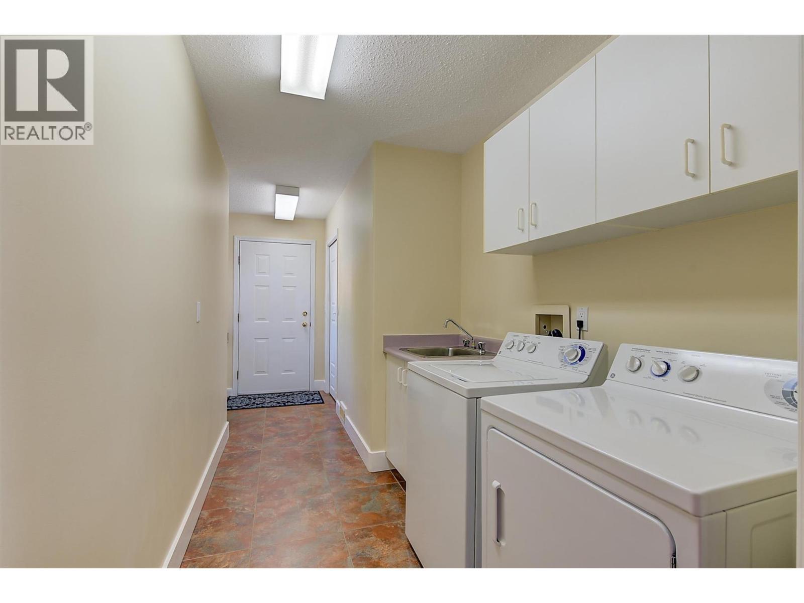 343 Stellar Drive, Kelowna, BC - Indoor Photo Showing Laundry Room