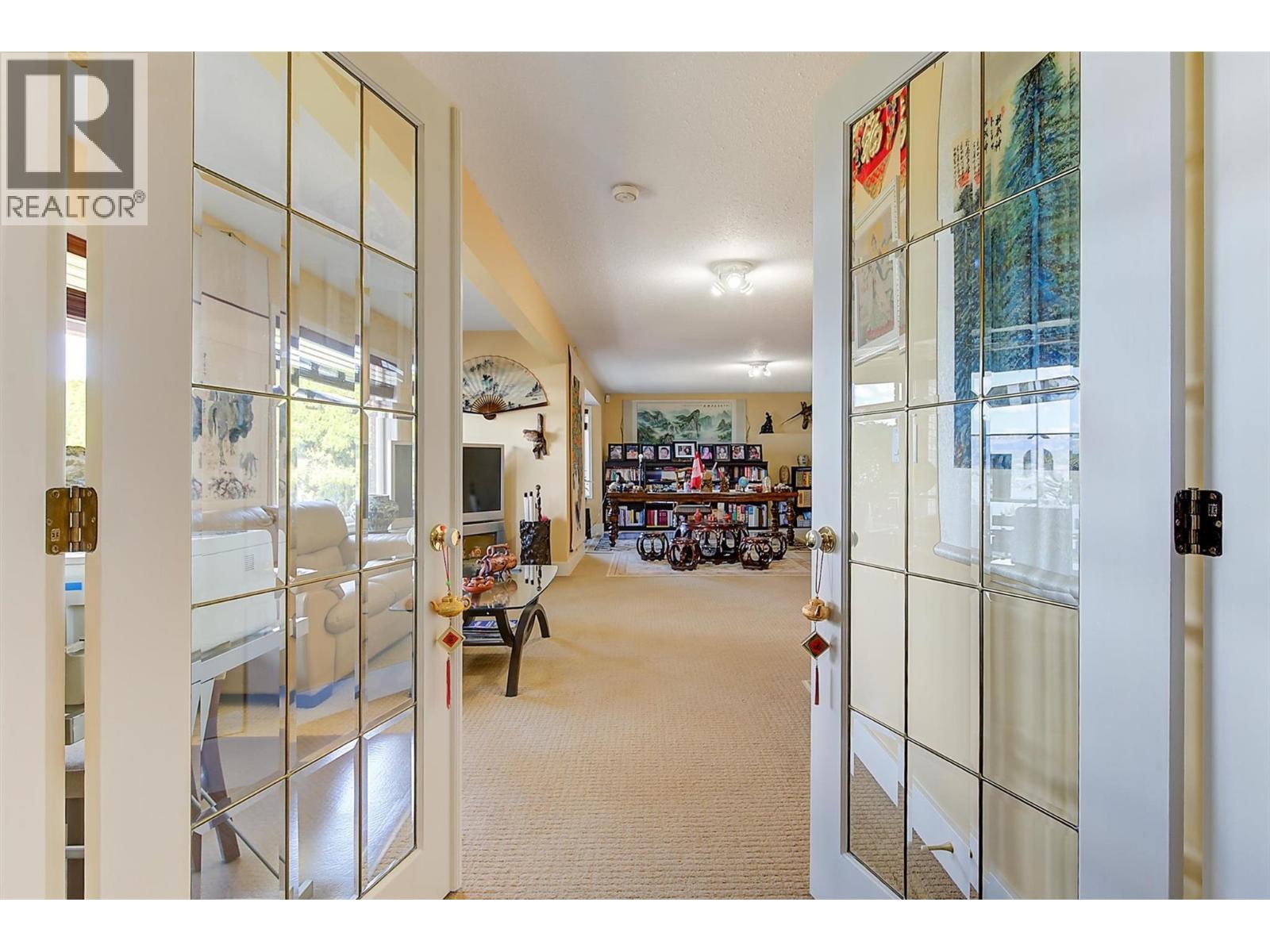 343 Stellar Drive, Kelowna, BC - Indoor Photo Showing Other Room