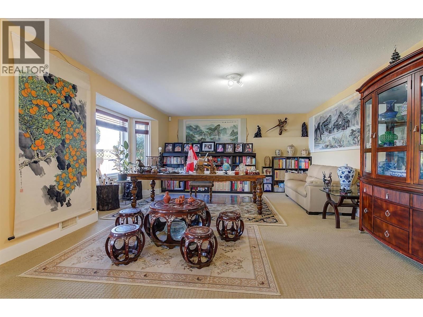 343 Stellar Drive, Kelowna, BC - Indoor Photo Showing Other Room