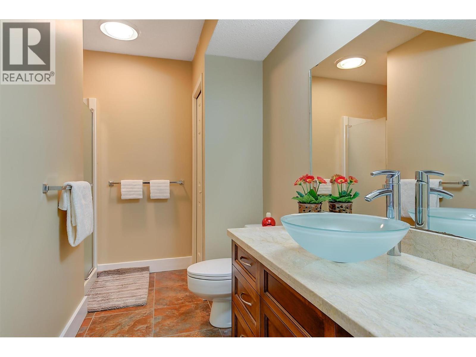 343 Stellar Drive, Kelowna, BC - Indoor Photo Showing Bathroom