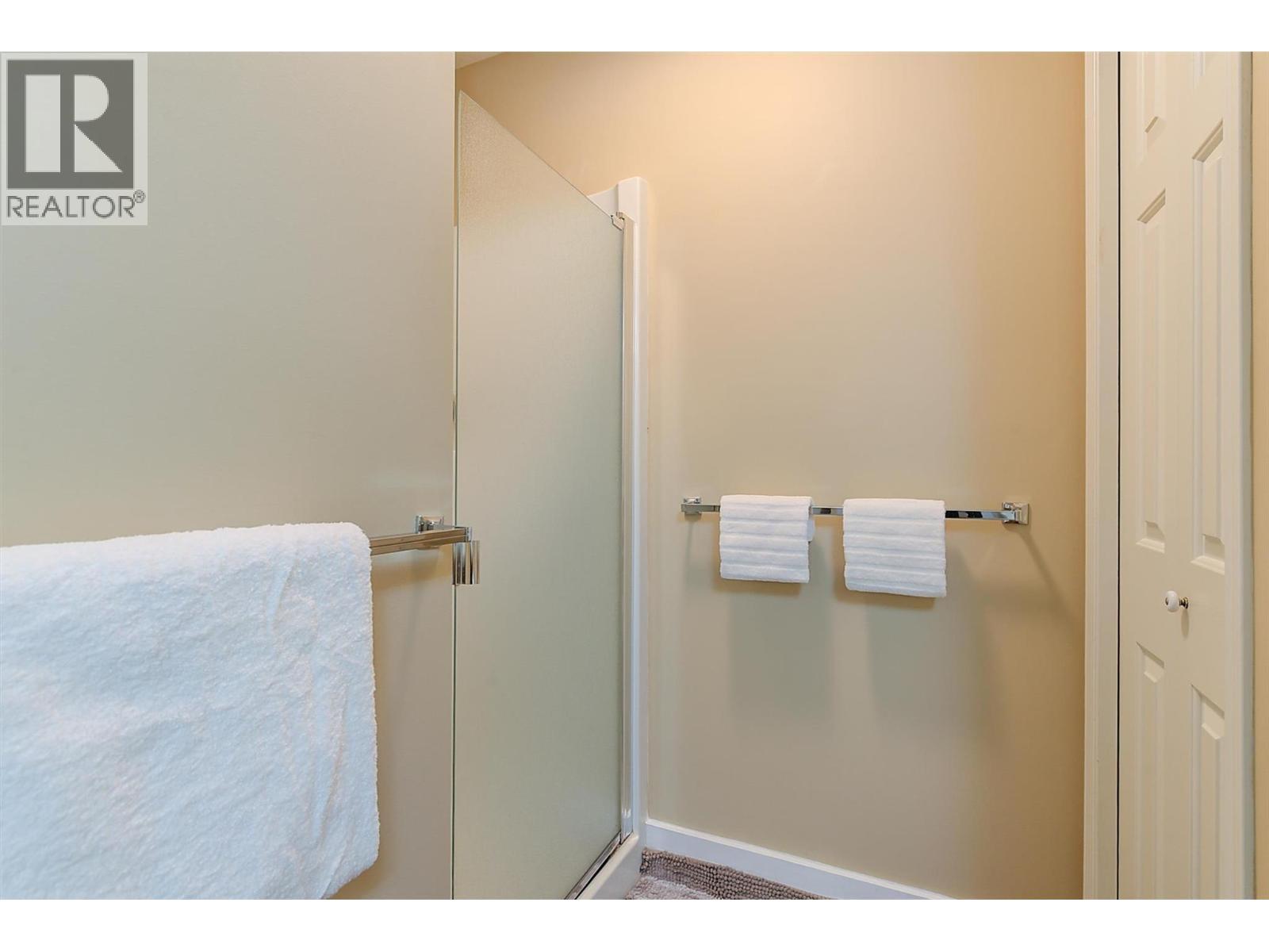 343 Stellar Drive, Kelowna, BC - Indoor Photo Showing Bathroom