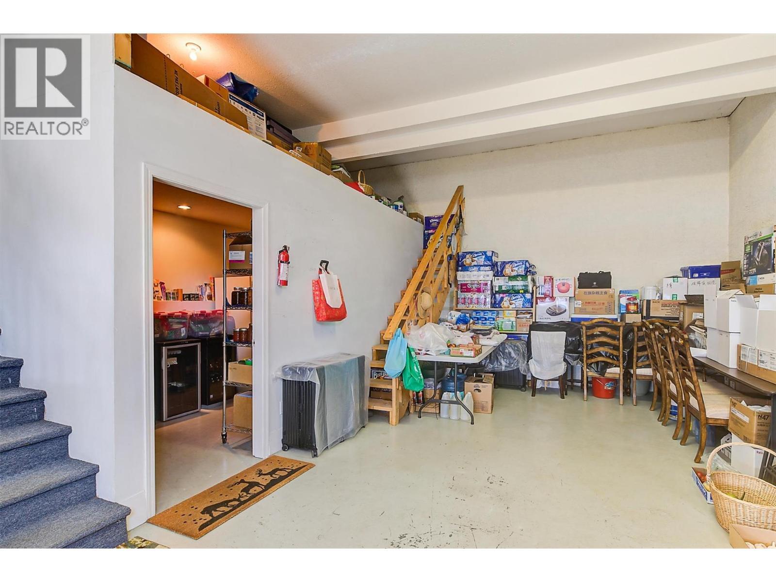 343 Stellar Drive, Kelowna, BC - Indoor Photo Showing Other Room