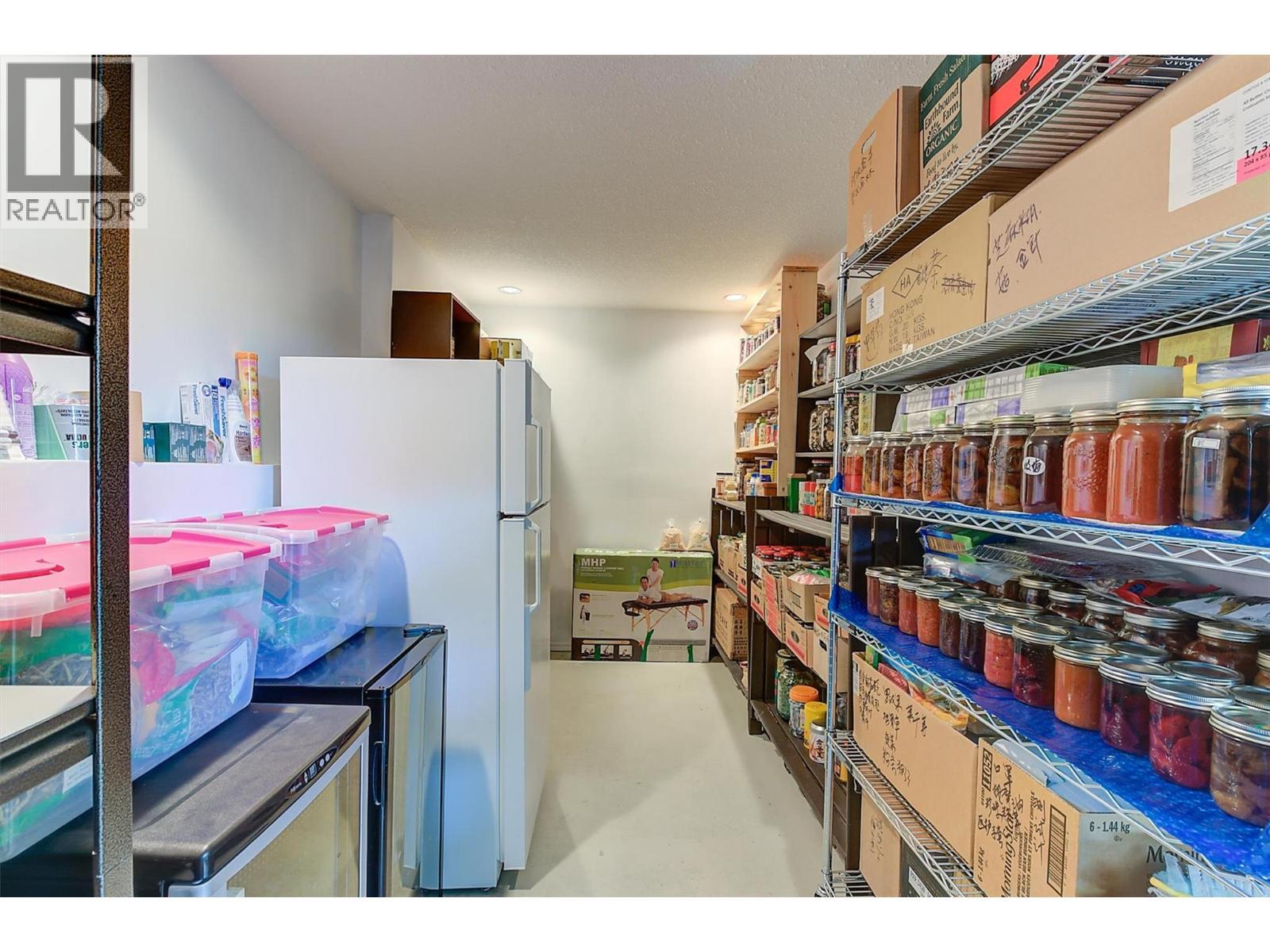 343 Stellar Drive, Kelowna, BC - Indoor