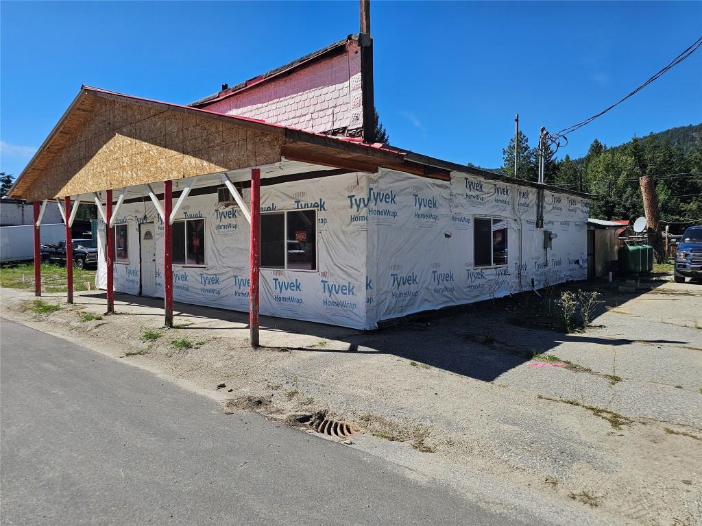 5851 Highway 33E Highway, Beaverdell, BC - Outdoor