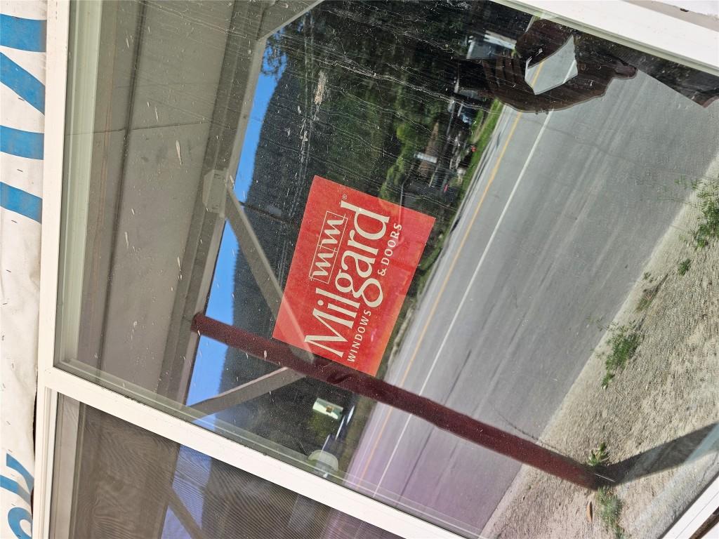 5851 Highway 33E Highway, Beaverdell, BC - Indoor