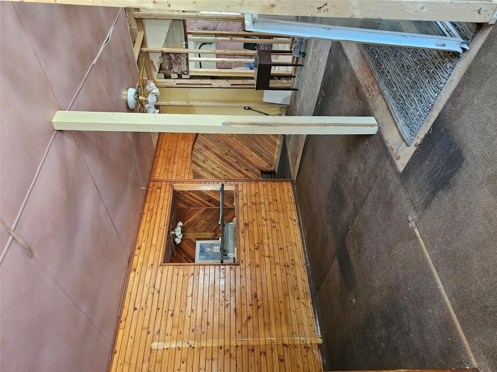 5851 Highway 33E Highway, Beaverdell, BC - Indoor