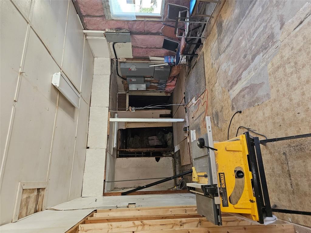 5851 Highway 33E Highway, Beaverdell, BC - Indoor