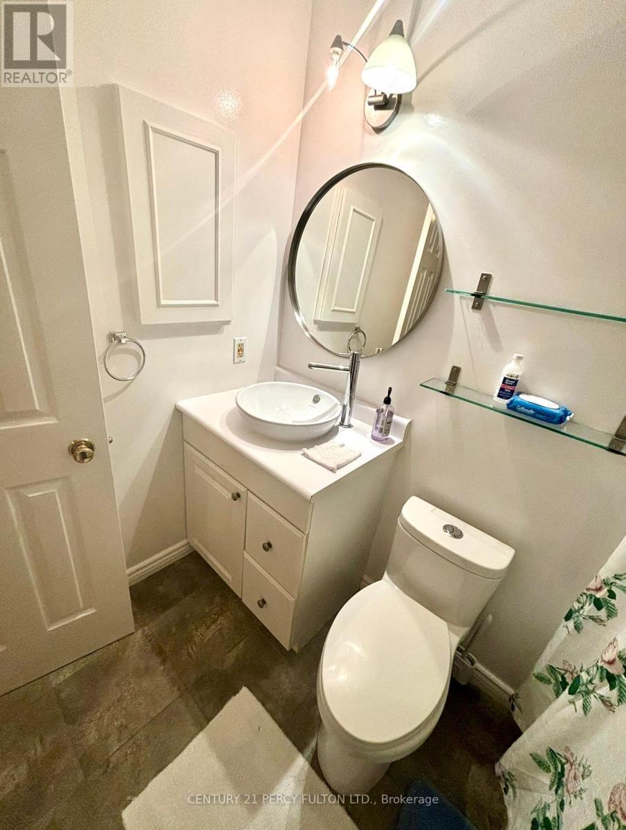 1638 Melman Street, Pickering, ON - Indoor Photo Showing Bathroom