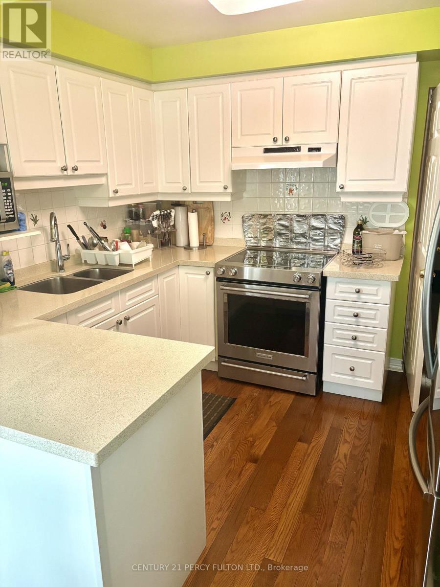 1638 Melman Street, Pickering, ON - Indoor Photo Showing Kitchen With Double Sink