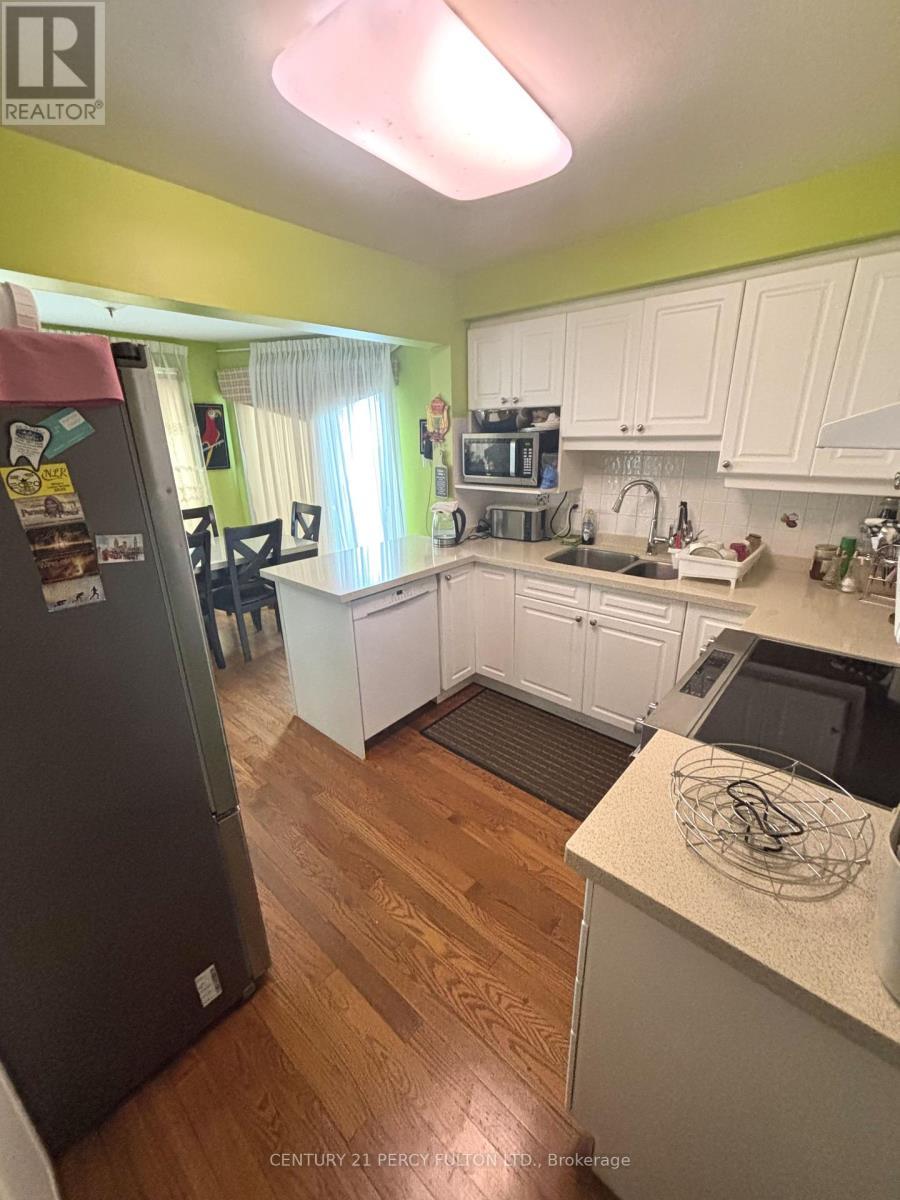 1638 Melman Street, Pickering, ON - Indoor Photo Showing Kitchen With Double Sink