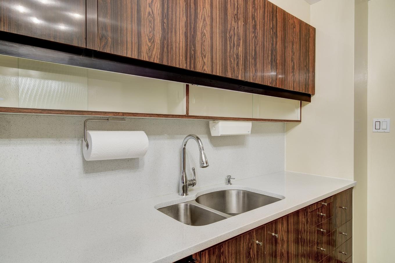 Kitchen - 1806-1455 Rue Sherbrooke O., Montréal (Ville-Marie), QC - Indoor Photo Showing Kitchen With Double Sink