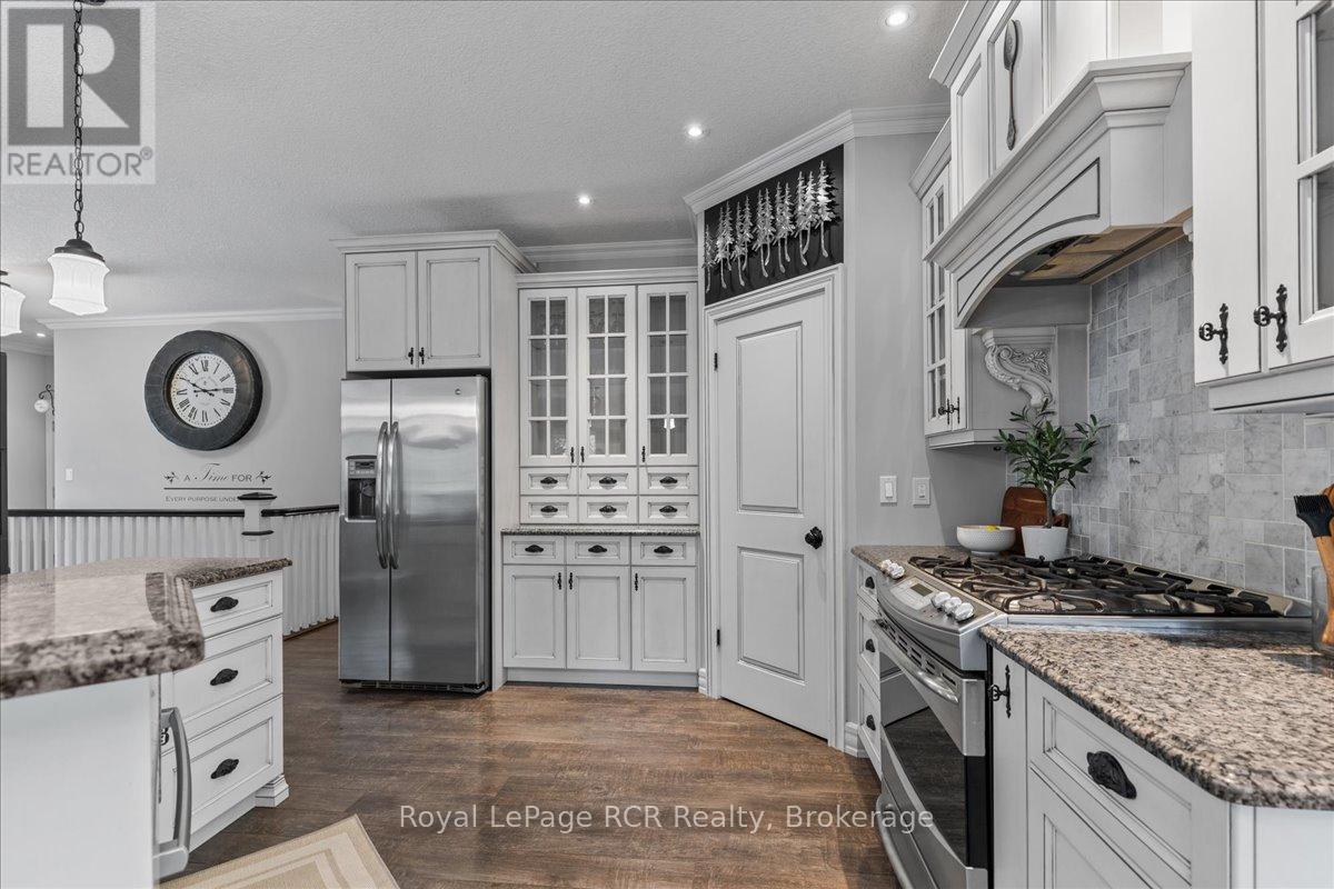 7572 Sideroad 3 E, Wellington North, ON - Indoor Photo Showing Kitchen With Upgraded Kitchen