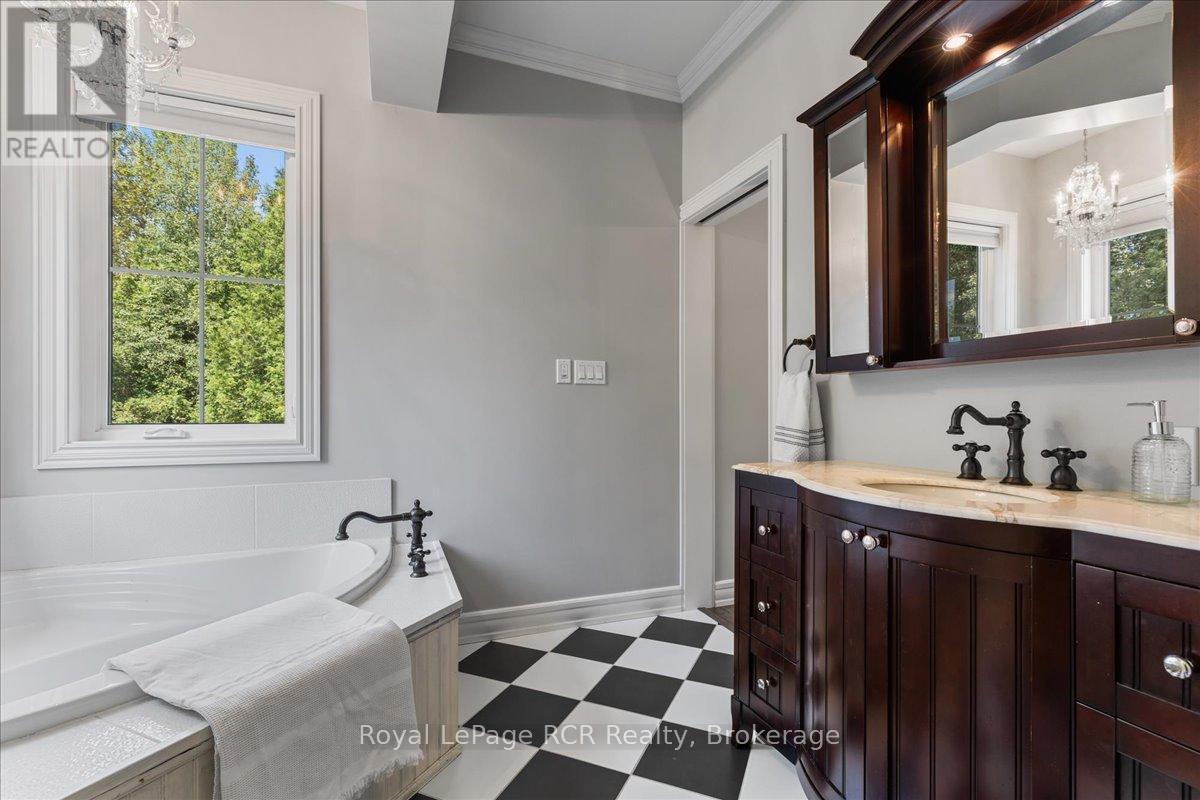 7572 Sideroad 3 E, Wellington North, ON - Indoor Photo Showing Bathroom