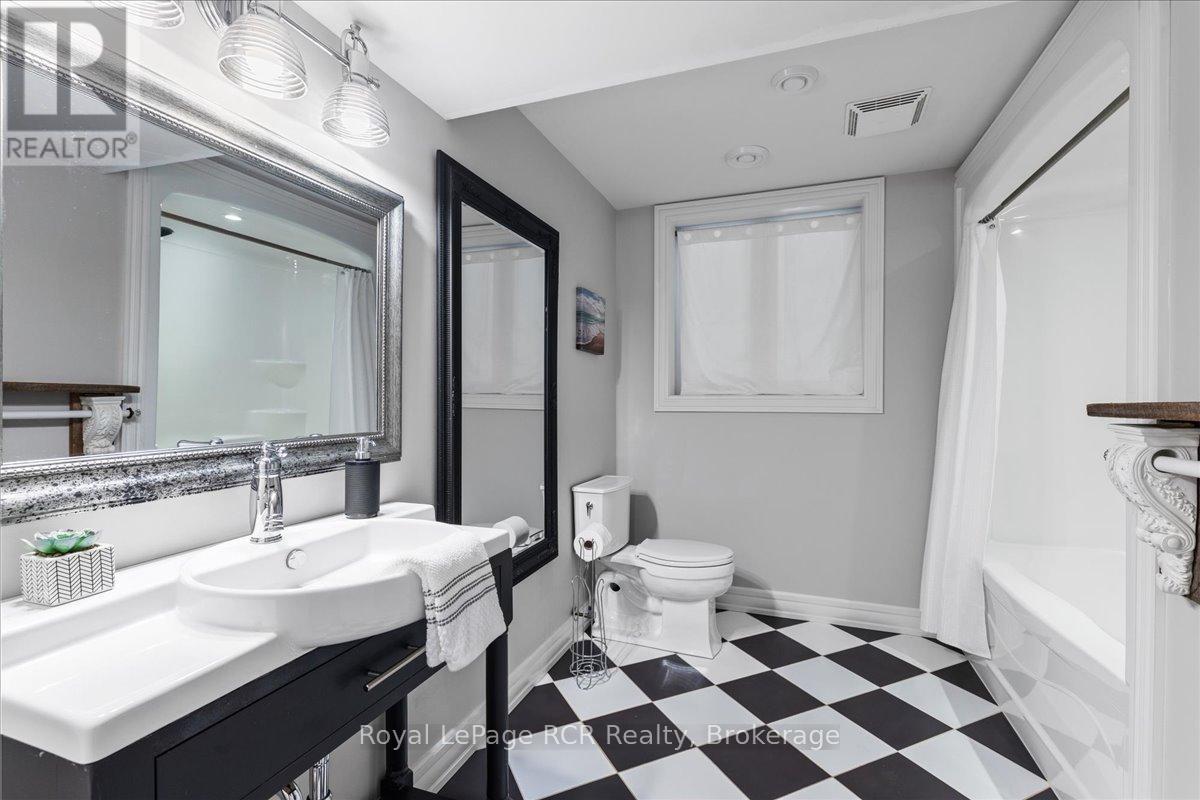 7572 Sideroad 3 E, Wellington North, ON - Indoor Photo Showing Bathroom