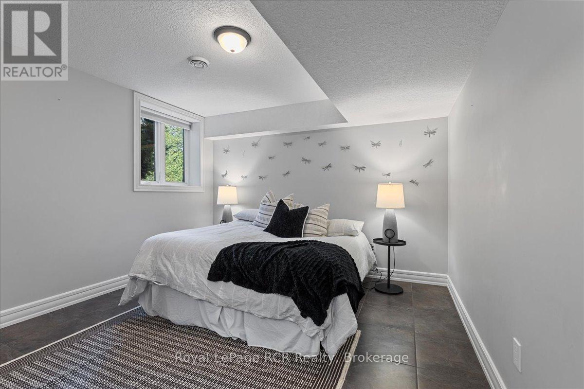 7572 Sideroad 3 E, Wellington North, ON - Indoor Photo Showing Bedroom