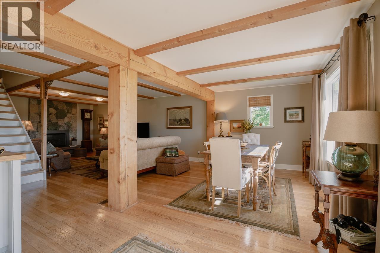 5058 Block Drive, 108 Mile Ranch, BC - Indoor Photo Showing Dining Room