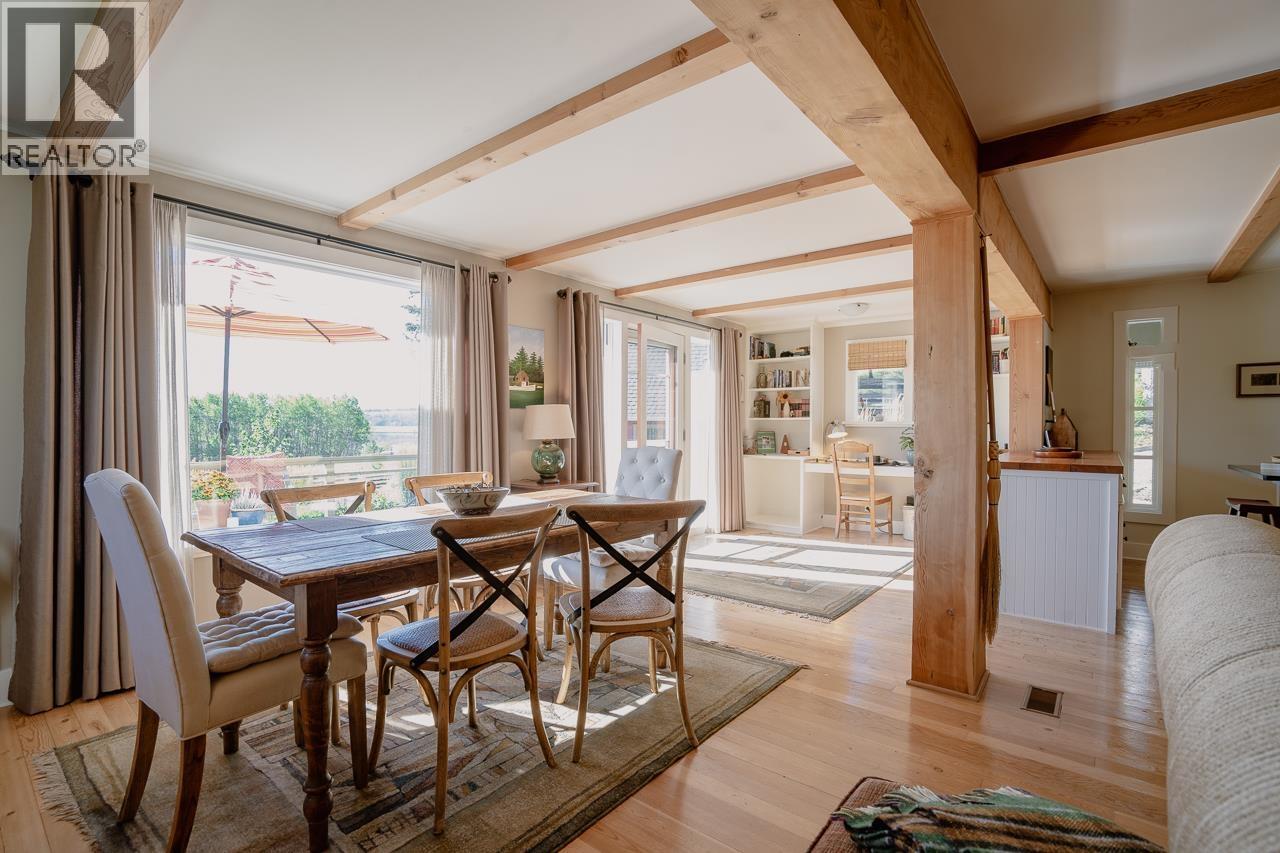 5058 Block Drive, 108 Mile Ranch, BC - Indoor Photo Showing Dining Room