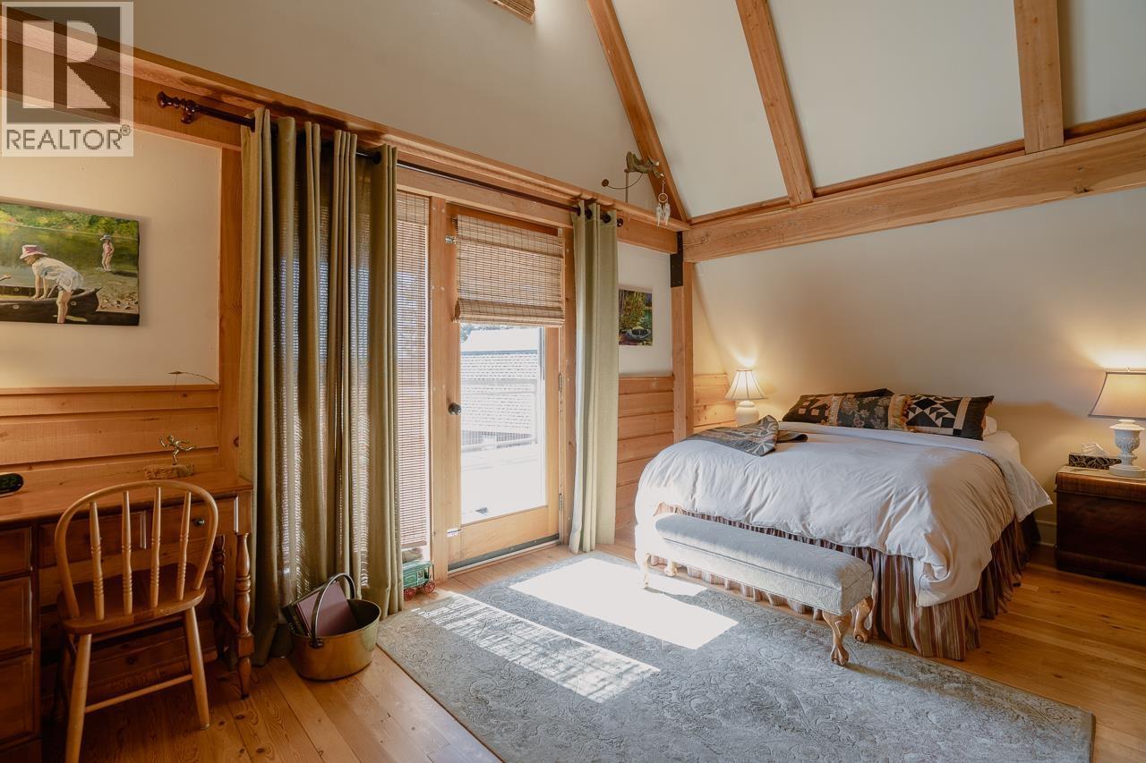 5058 Block Drive, 108 Mile Ranch, BC - Indoor Photo Showing Bedroom